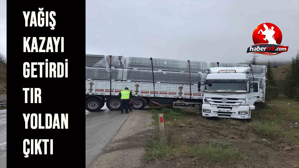 Yağış kazayı getirdi Tır yoldan çıktı