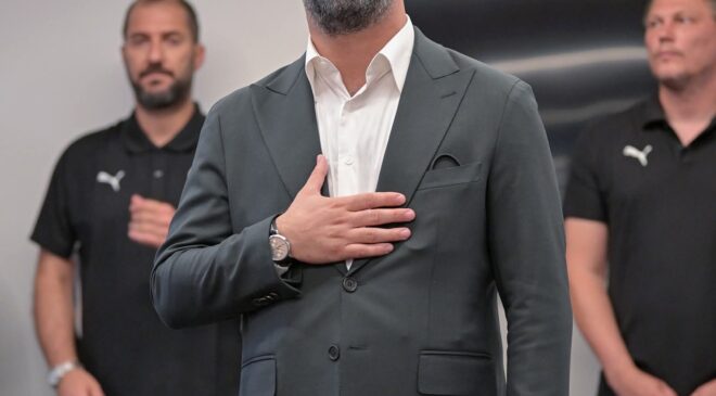 Shakhtar Donetsk’in Yeni Teknik Direktörü Arda Turan, Takımla Tanıştı