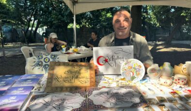 Kaligrafi Tutkusu Parmaklarında Hayat Buluyor