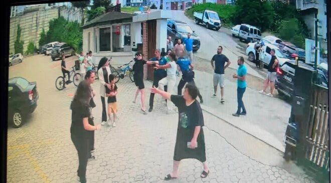 Tokat attı. Evini 15 kişi bastı.