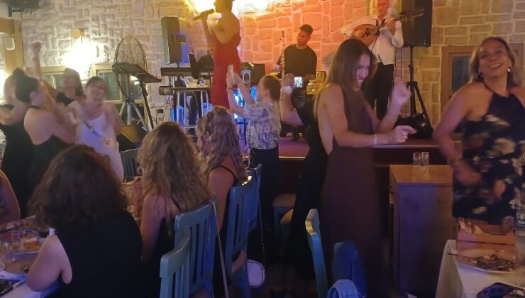 Rum Meyhanesinde Eğlencede Durmak Yok